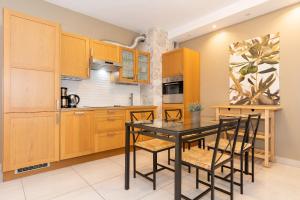 Kuchyň nebo kuchyňský kout v ubytování Apartament Sunrise Spacerowa by Noclegi Renters + 21 fotografií