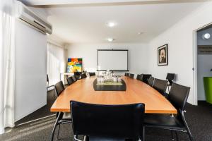 Zona de afaceri și/sau sala de conferințe de la Perth Ascot Central Apartment Hotel Official