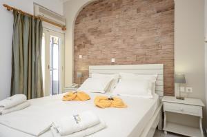 Postel nebo postele na pokoji v ubytování Dimitra Hotel