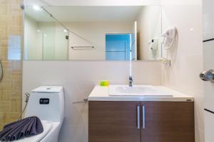 Salle de bains dans l'établissement Apartments at The Bliss Condo by Lofty