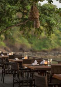 a row of tables with chairs and a chandelier at Jeeva Klui Resort in Senggigi