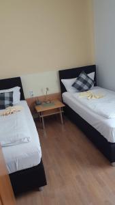 Ein Bett oder Betten in einem Zimmer der Unterkunft Stadt-Hotel Bad Hersfeld