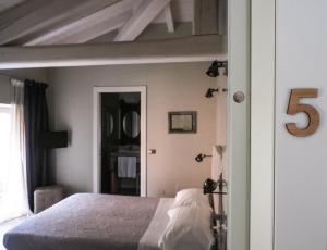 Postel nebo postele na pokoji v ubytování Corte Merighi Charming Rooms