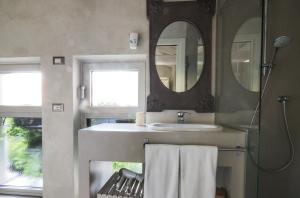 Koupelna v ubytování Corte Merighi Charming Rooms