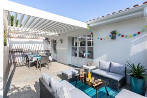 a patio with a couch and a table at La Belle Vie Capbreton in Capbreton