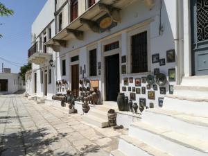 a building with art on the side of it at Casa D'Aperathou II in Apeiranthos