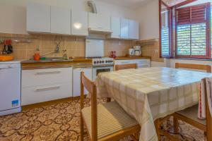 Kuchyň nebo kuchyňský kout v ubytování APARTMAN VERA