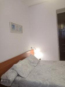 Posteľ alebo postele v izbe v ubytovaní Hostal Dragonflybcn