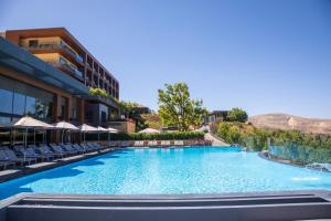 Bazén v ubytování Mist Hotel & Spa nebo v jeho okolí