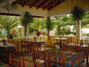 Restaurace v ubytování Sunset Bay Club & SeaSide Dive Resort