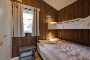 a bedroom with a bunk bed and a window at Bitigrenda G in Beitostøl