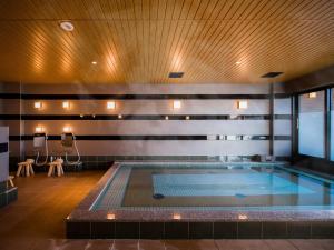 The swimming pool at or close to Dogo Onsen Yachiyo 道後温泉八千代
