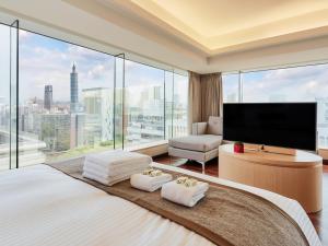 Postel nebo postele na pokoji v ubytování Eastin Taipei Hotel