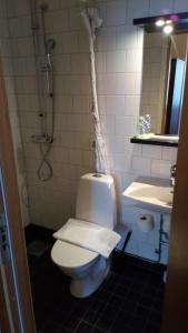 Koupelna v ubytování SPiS Hotell Naran
