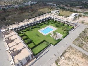 an aerial view of a house with a swimming pool at Apartamento en l'Ampolla con piscina in L'Ampolla