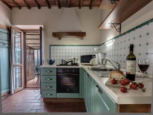 Kuchyňa alebo kuchynka v ubytovaní Agriturismo La Forra