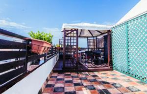 Balkón alebo terasa v ubytovaní Unique Cozy Scenic Penthouse