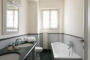 a bathroom with two sinks and a toilet and a tub at Le Mille e una Notte EXCLUSIVE SUITE FIRENZE in Florence +59 photos