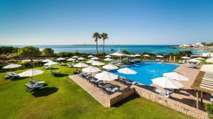Utsikt mot bassenget på Insotel Punta Prima Prestige Suites & Spa eller i nærheten