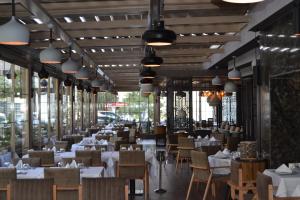 Restaurace v ubytování TRYP by Wyndham Ankara Oran