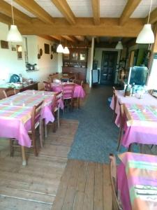 Reštaurácia alebo iné gastronomické zariadenie v ubytovaní Agriturismo Villa Brugolta