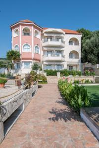 Aed väljaspool majutusasutust Hotel Agios Thomas
