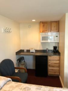 Gallery image of Alouette Beach Resort Economy Rooms in Old Orchard Beach