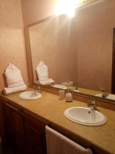 Koupelna v ubytování Riad Schanez