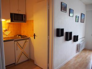 Dapur atau dapur kecil di Studio-cabine simple et fonctionnel à Houlgate