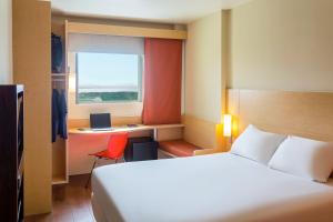 Cama ou camas em um quarto em Ibis Cancun Centro
