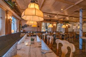 Restavracija oz. druge možnosti za prehrano v nastanitvi Hotel Restaurant Burg-Klause