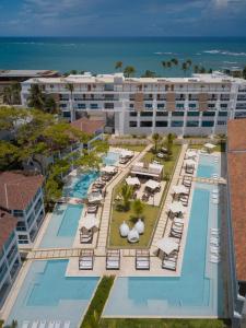 una vista aérea de un complejo con piscina y sillas en Presidential Suites Cabarete - Room Only en Cabarete