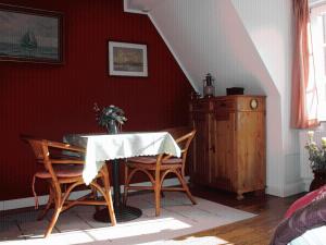 a dining room with a table and chairs and a staircase at Apartments im Kaffeehaus Heldt in Eckernförde