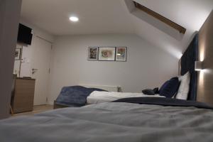 Postel nebo postele na pokoji v ubytování Sleep Inn Prishtina