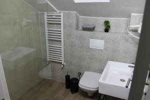 Koupelna v ubytování Sleep Inn Prishtina
