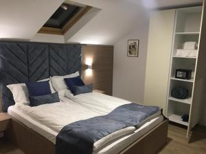 Postel nebo postele na pokoji v ubytování Sleep Inn Prishtina