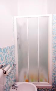 A bathroom at Cortesia 4