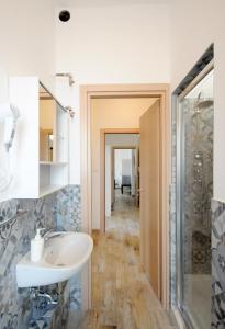 A bathroom at Cortesia 4