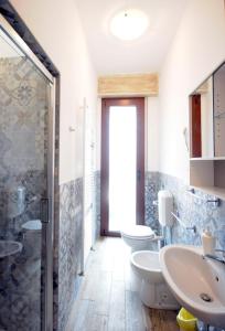 A bathroom at Cortesia 4