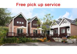 a house with a free pick up service at Soop and Soop Pension in Pyeongchang 