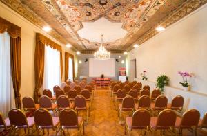 Posezení v ubytování Hotel Eden + 37 fotografií