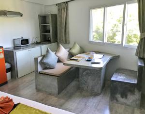 Kuchyň nebo kuchyňský kout v ubytování Samui Beach Residence Hotel