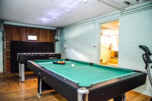 a billiard room with a pool table in a room at Chalet D in Grindelwald
