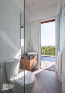 a bathroom with a toilet and a sink at Villa Omah Bali in Uluwatu