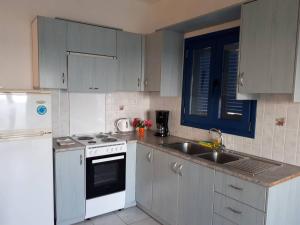 Kuchyňa alebo kuchynka v ubytovaní Akti Rooms