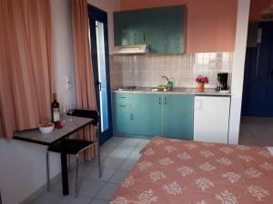 Kuchyňa alebo kuchynka v ubytovaní Akti Rooms