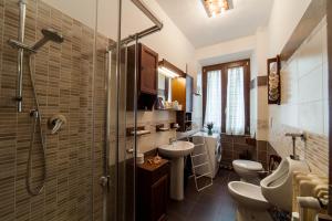 A bathroom at Piazza Bologna