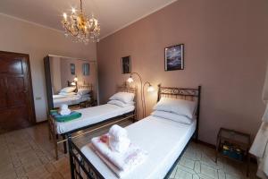 A bed or beds in a room at Piazza Bologna