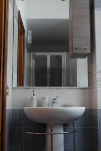 A bathroom at Piazza Bologna
