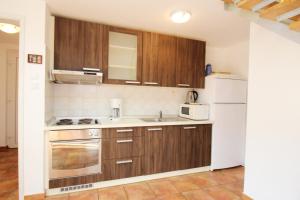 Kuchyňa alebo kuchynka v ubytovaní Apartment Pintar Beach
